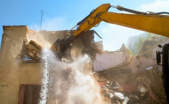 Jak przebiega rozbiórka budynków i co warto wiedzieć przed wyburzeniem