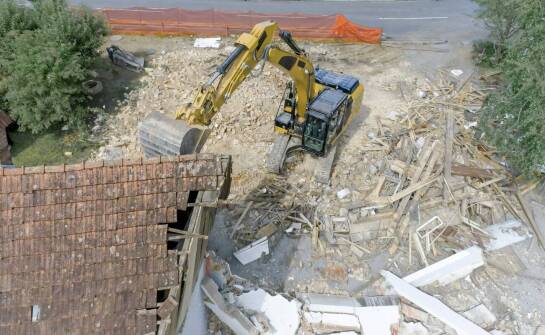 Bezpieczeństwo i przepisy przy wyburzeniach – kluczowe aspekty prac rozbiórkowych