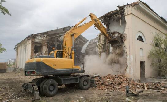 Na czym polega rozbiórka budynków? Etapy, zasady i najważniejsze informacje