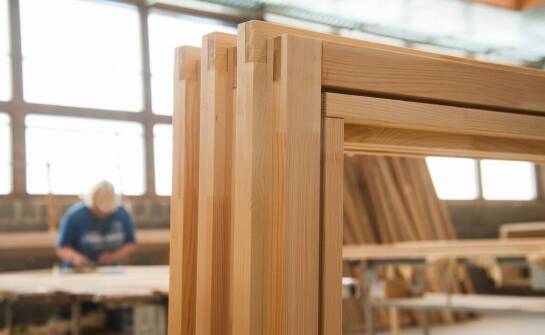 Jak powstają fronty meblowe? Etapy procesu oraz popularne materiały