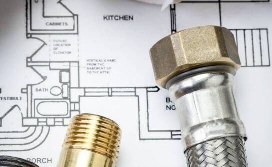 Instalacje sanitarne, wodne, gazowe i centralnego ogrzewania – co warto wiedzieć