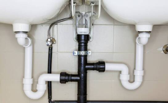 Instalacje wodno-kanalizacyjne i gazowe – najważniejsze informacje przed wyborem