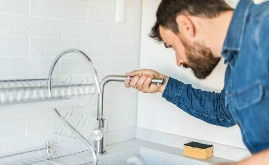 Instalacje wodno-kanalizacyjne, gazowe i centralne ogrzewanie – co warto wiedzieć?