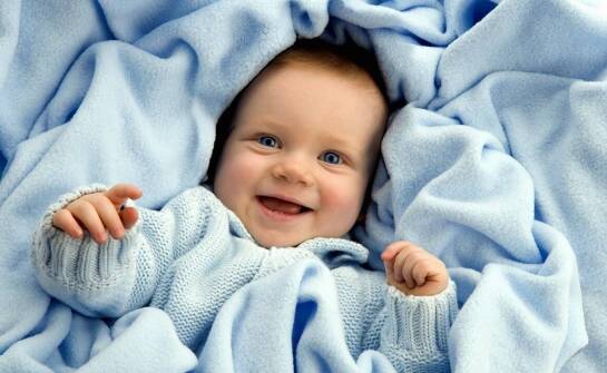 Koce dziecięce – jak wybrać miękki i bezpieczny kocyk dla malucha?