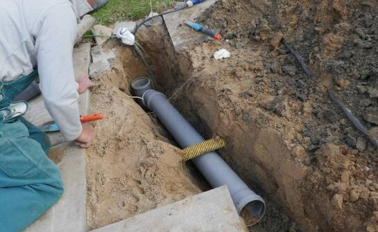 Jak przebiega budowa przyłączy wodno-kanalizacyjnych i na co zwrócić uwagę