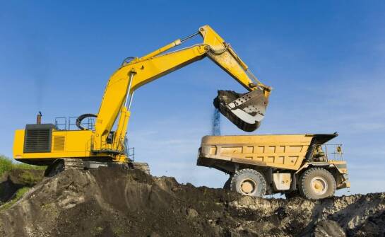 Jak wybrać sprawdzone usługi koparko-ładowarką i na co zwrócić uwagę?