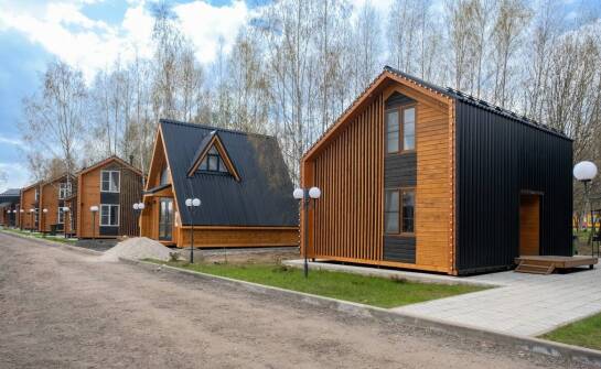 Domki modułowe drewniane – zalety i zastosowanie konstrukcji od Woodbros