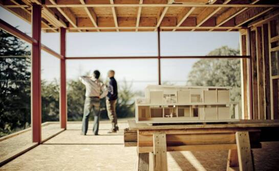 Jak powstają domy letniskowe? Proces, materiały i najważniejsze etapy budowy