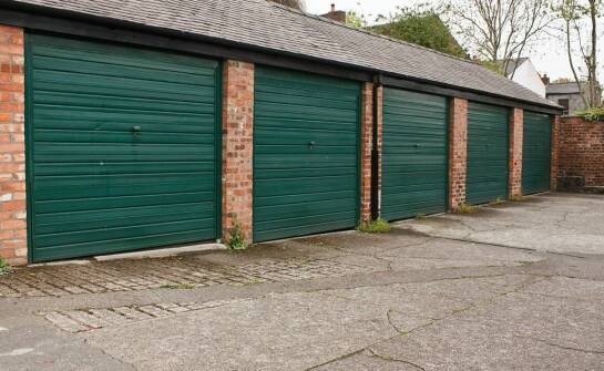 Wiaty samochodowe – praktyczne rozwiązania i inspiracje dla domu