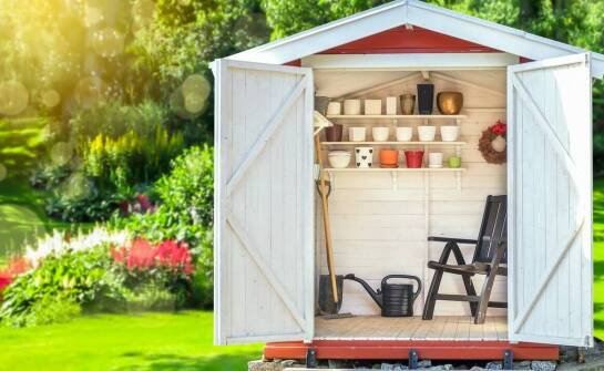 Domki narzędziowe – praktyczne rozwiązania i inspiracje do ogrodu