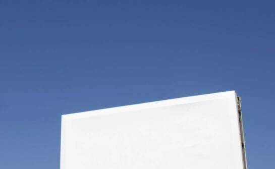 Jak pylony reklamowe wspierają widoczność marki i przyciągają klientów