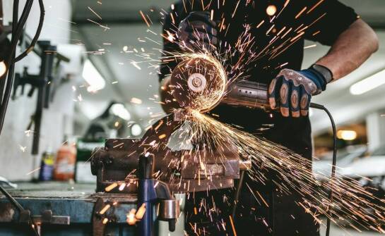 Frezowanie CNC – zastosowania, zalety i możliwości technologii