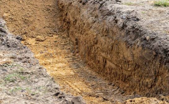 Jak przebiega skuteczne odwodnienie terenu i dlaczego jest tak ważne?