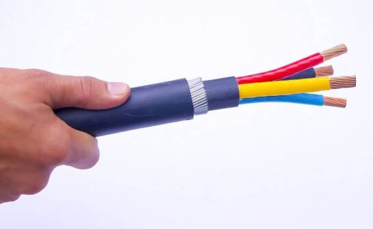 Jakie korzyści przynoszą praski akumulatorowe w pracy mobilnej?