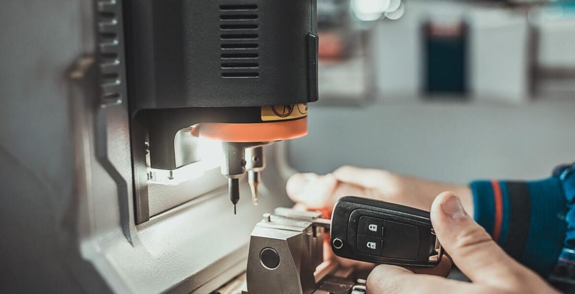 Jak działają maszyny CNC i do czego są wykorzystywane w przemyśle