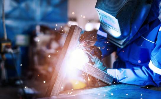 Usługi spawalnicze – na czym polegają i kiedy warto z nich skorzystać?