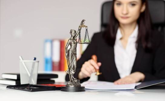 Jak wybrać kancelarię prawną i na co zwrócić uwagę przed podjęciem decyzji