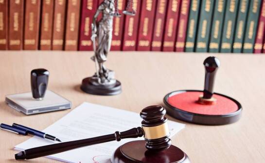 Czym zajmuje się adwokat w sprawach cywilnych i kiedy warto skorzystać z pomocy