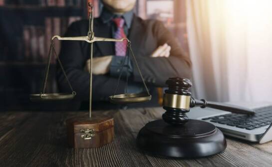 Jak działa prawo karne i kiedy pomoc adwokata staje się niezbędna