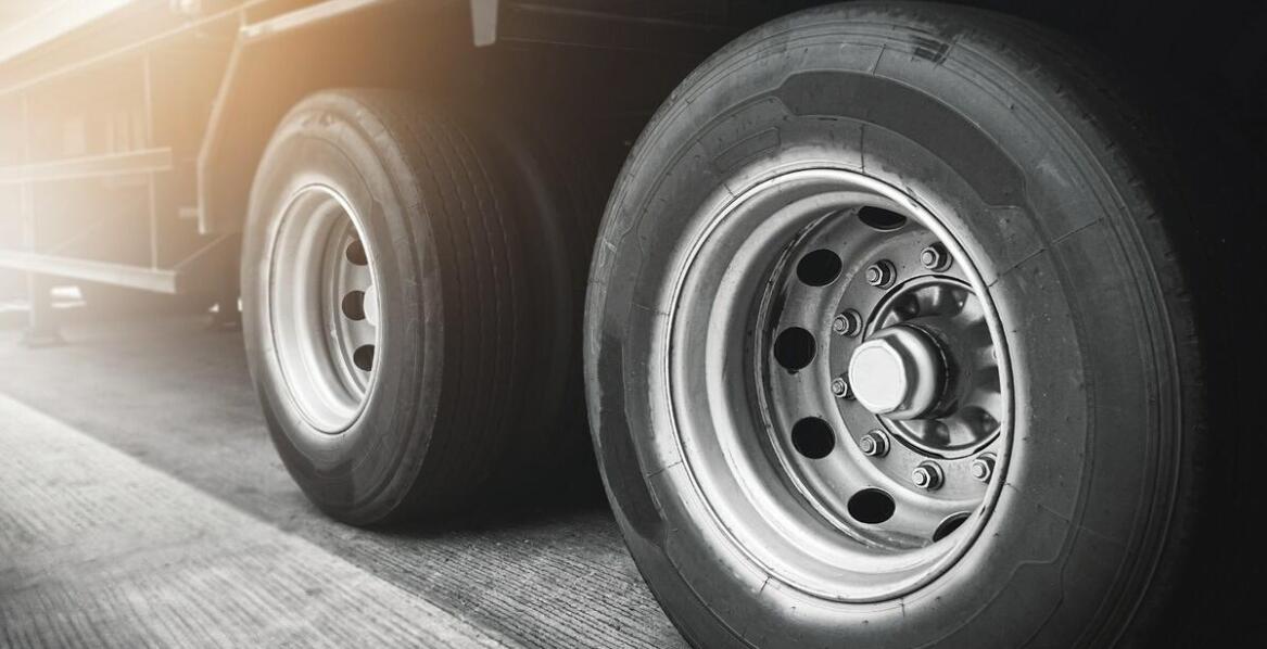 Opony ciężarowe Apollo – sprawdzone rozwiązania dla transportu i logistyki