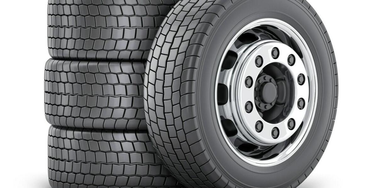 Opony ciężarowe Apollo napędowe – budowa, zalety i zastosowania w transporcie