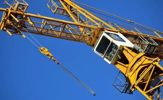 Żurawie przenośne – zastosowania, zalety i najważniejsze cechy sprzętu