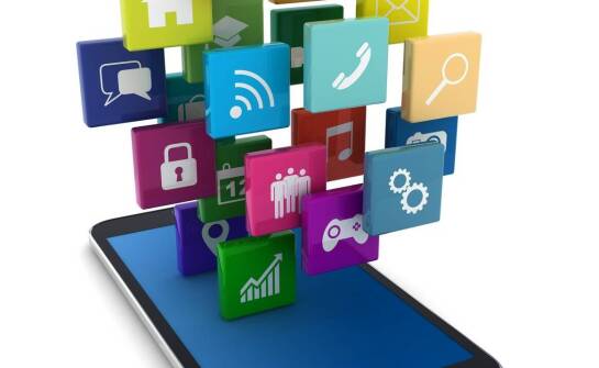 Podesty ruchome – jak zwiększają bezpieczeństwo i efektywność pracy na wysokości