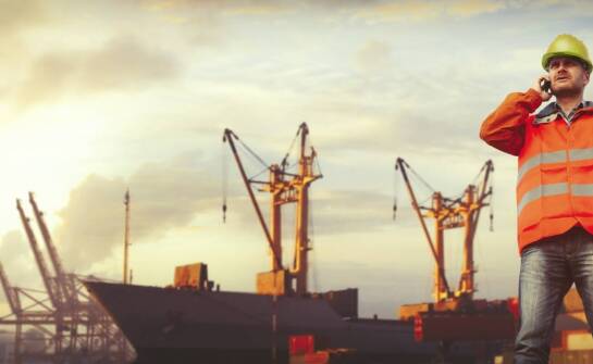 Dźwigi towarowe – zastosowania, budowa i istotne aspekty techniczne