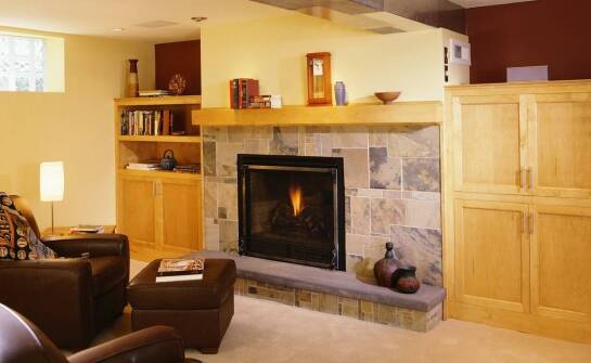 Pomysły na zabudowę kominka – funkcjonalność, styl i bezpieczeństwo