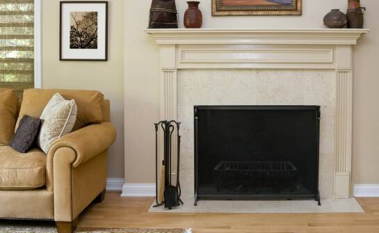 Kominki wolnostojące – funkcjonalność, montaż i praktyczne zastosowania
