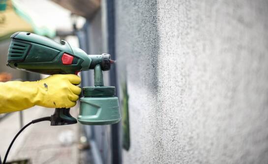 Najlepsze metody czyszczenia elewacji – jak odzyskać świeży wygląd budynku