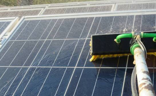 Dlaczego regularne czyszczenie paneli słonecznych zwiększa wydajność instalacji