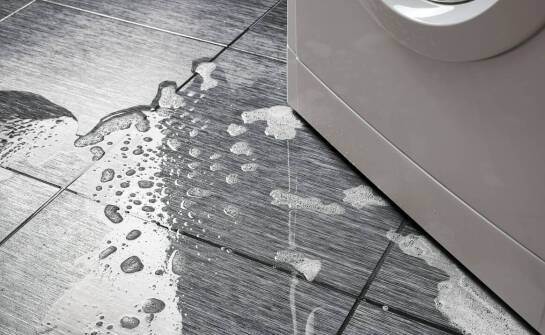 Mycie maszynowe posadzki - jak unikać uszkodzeń powierzchni?