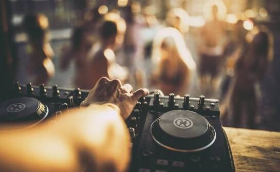 DJ Tomasz Wygoda – kreatywność, pasja i najlepsze pomysły na imprezy