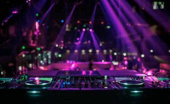 DJ Tomasz Wygoda – muzyczne nowości, style i inspiracje na imprezach