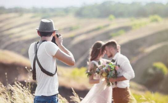 Magia ślubnych kadrów – wszystko, co warto wiedzieć o fotografii ślubnej
