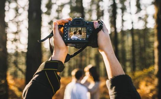 Fotoreportaże na ważnych wydarzeniach – jak powstają niezwykłe historie