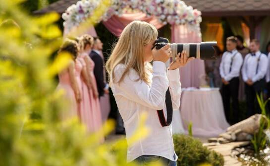 Sposoby na wyjątkowe zdjęcia ślubne – inspiracje i praktyczne rozwiązania