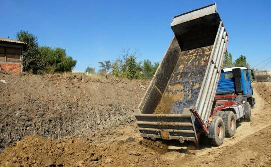 Najważniejsze zasady usuwania gruzu i odpadów po pracach remontowych