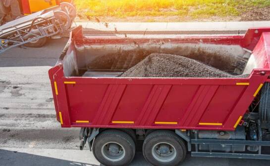Wywóz gruzu i odpadów poremontowych – praktyczne aspekty i możliwości