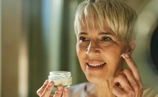 Najskuteczniejsze metody opóźniania oznak starzenia skóry – przegląd zabiegów