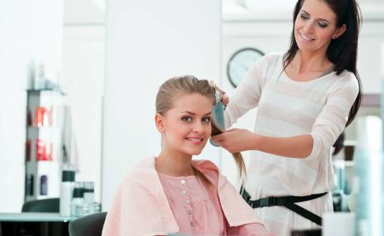 Jakie zabiegi kosmetyczne wybierać, by zadbać o zdrową i promienną skórę?