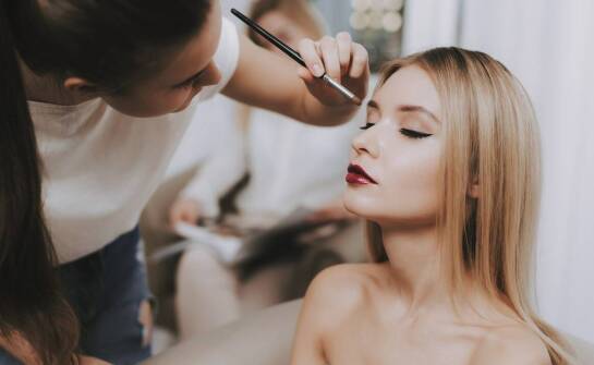 Innowacyjne zabiegi kosmetyczne wspierające zdrową i promienną cerę