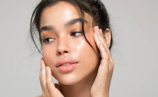 Skóra twarzy bez utraty jędrności – sprawdzone zabiegi poprawiające elastyczność
