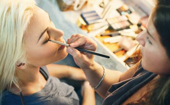 Zabiegi kosmetyczne poprawiające kondycję skóry i jej naturalny blask