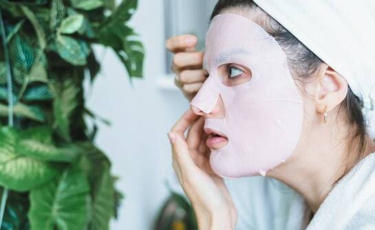 Ujędrnianie skóry twarzy – sprawdzone zabiegi poprawiające elastyczność cery