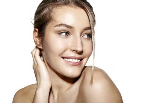 Nici kolagenowe – na czym polega zabieg i jakie efekty można uzyskać