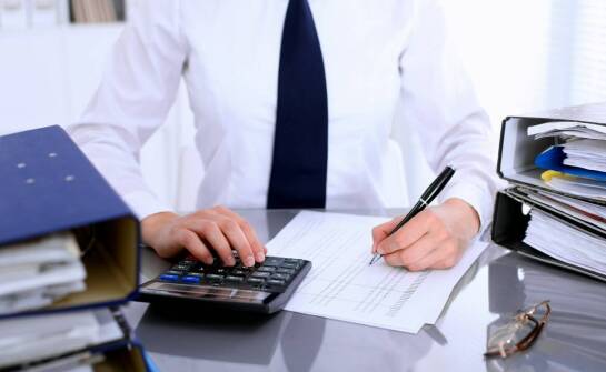 Jak wybrać dobrą księgową? Najważniejsze kryteria i wskazówki