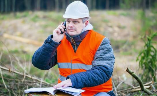Jakie zadania realizuje geodeta i dlaczego są niezbędne przy inwestycjach