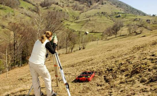 Usługi geodezyjne w praktyce – co warto wiedzieć przed inwestycją